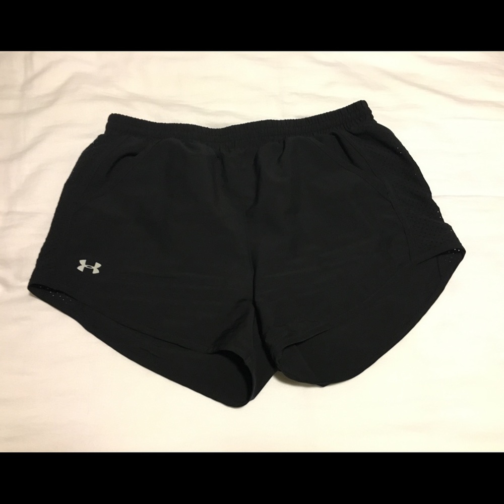 UNDER ARMOUR Athletic Shorts with POCKETS